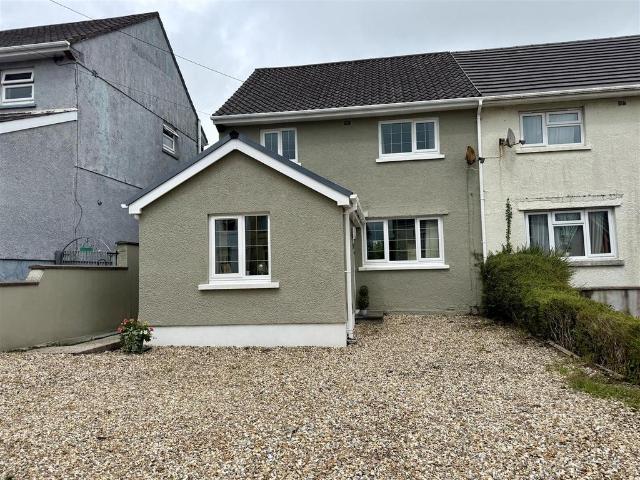 House for sale in Cwmgwili, Wales
