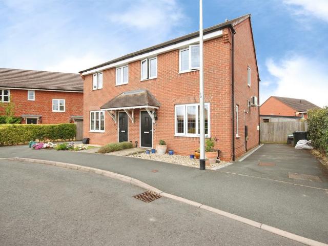 House for sale in Green Close, Warwickshire