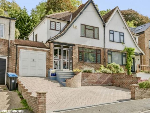 House for sale in Hillview, Surrey