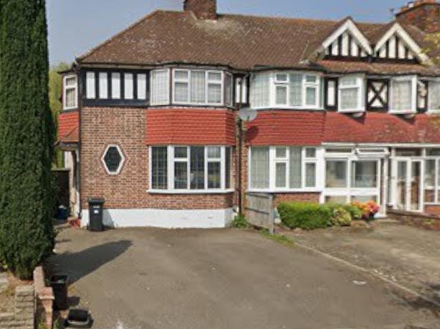 House for sale in Woodford Bridge, Greater London