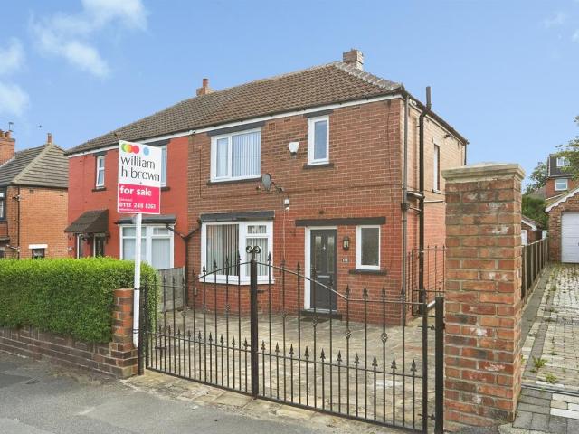 House for sale in Hollin Park, West Yorkshire