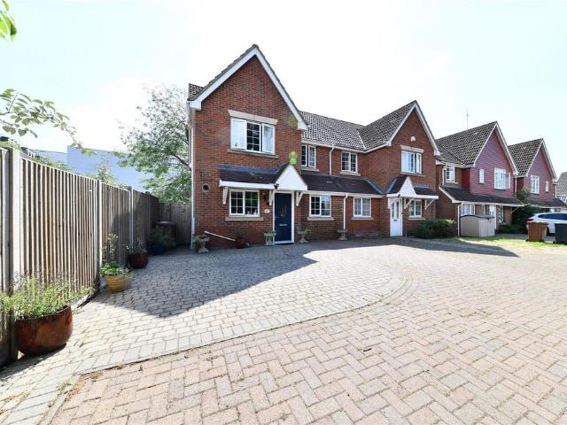 House for sale in Fishers Green, Shephall