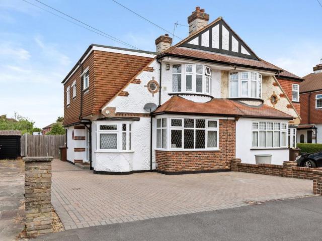 House for sale in Stoneleigh, Ewell