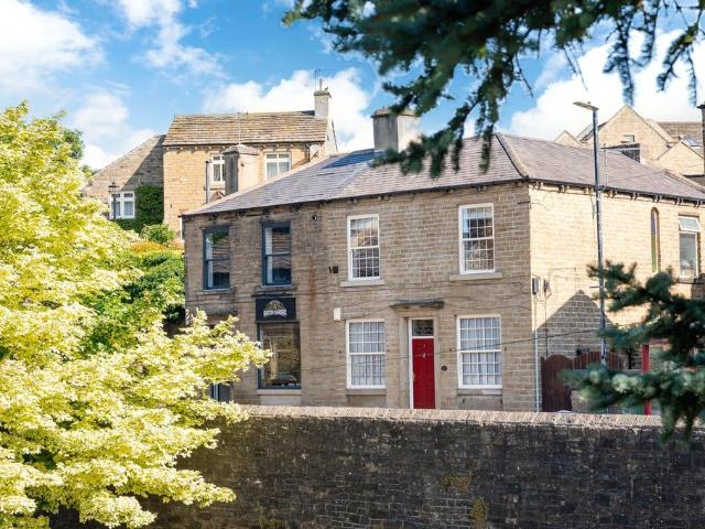 House for sale in Highburton, West Yorkshire