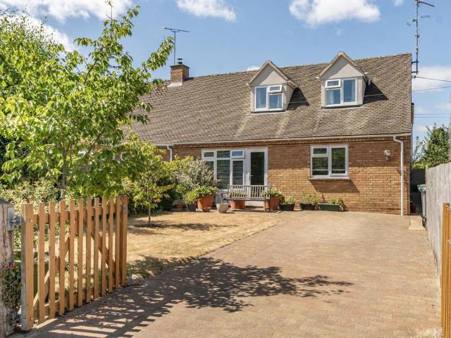 House for sale in Black Bourton, Oxfordshire