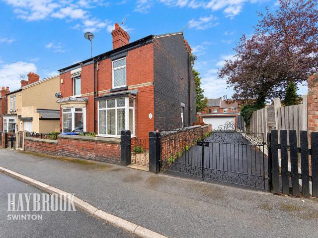 House for sale in Dolcliffe Common, Doncaster