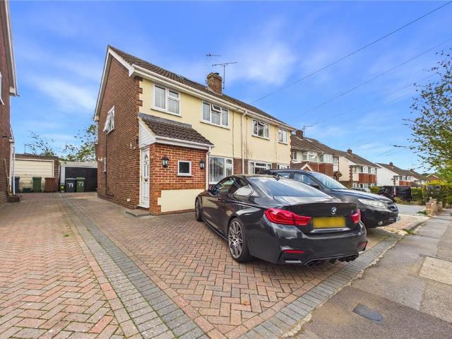 House for sale in Cranbourne, Basingstoke and Deane