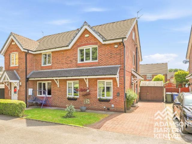 House for sale in Lady House, Burnedge