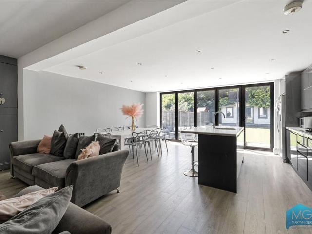 House for sale in Friern Barnet, Greater London