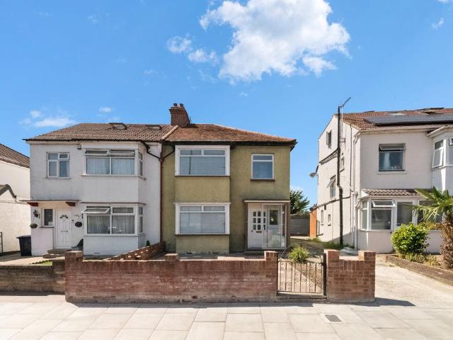 House for sale in London Borough of Ealing, Greenford