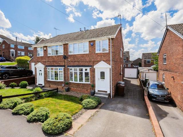 House for sale in Yeadon, West Yorkshire