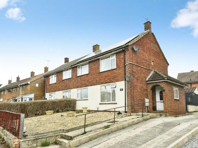 House for sale in Penhill, Swindon