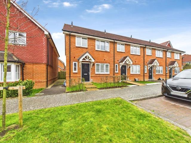 House for sale in Kilnwood Vale, Horsham
