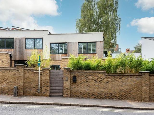 House for sale in Surbiton, Greater London