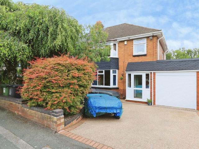 House for sale in Aldersley, West Midlands