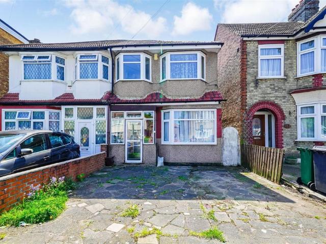 House for sale in South Chingford, Greater London
