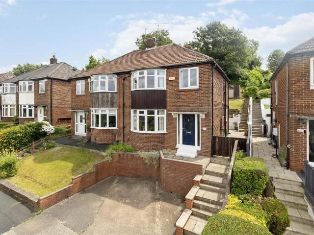 House for sale in Farsley, West Yorkshire
