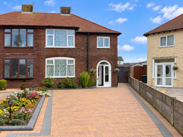 House for sale in Marshside, Southport