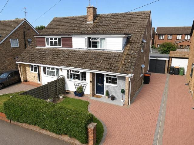 House for sale in Woodside Estate, Houghton Regis