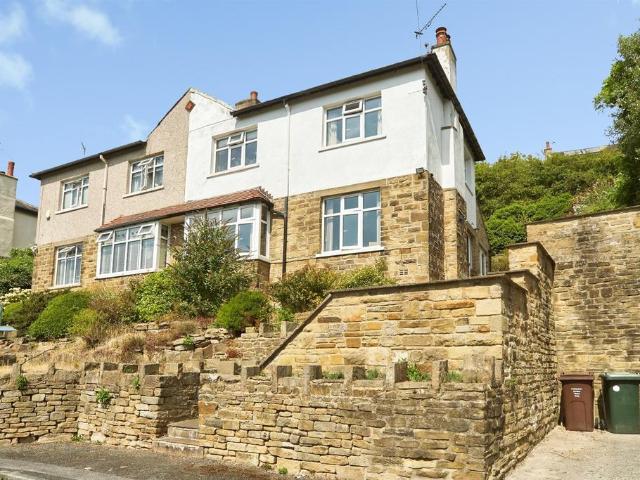 House for sale in Riddlesden, West Yorkshire