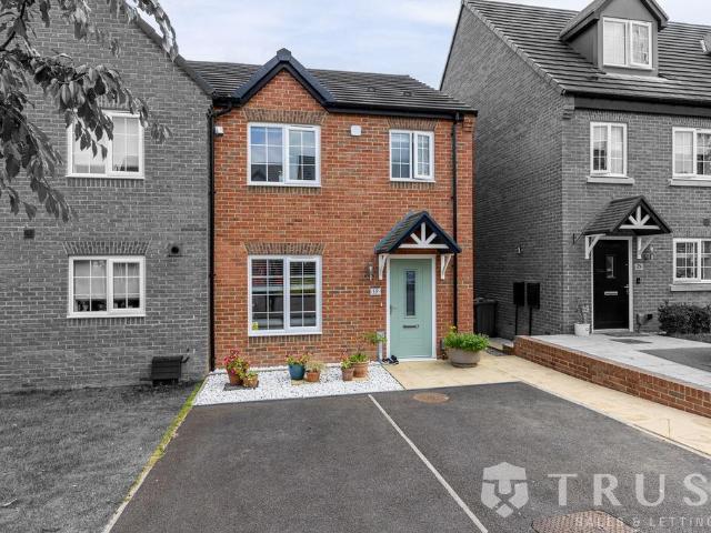 House for sale in Mirfield, West Yorkshire
