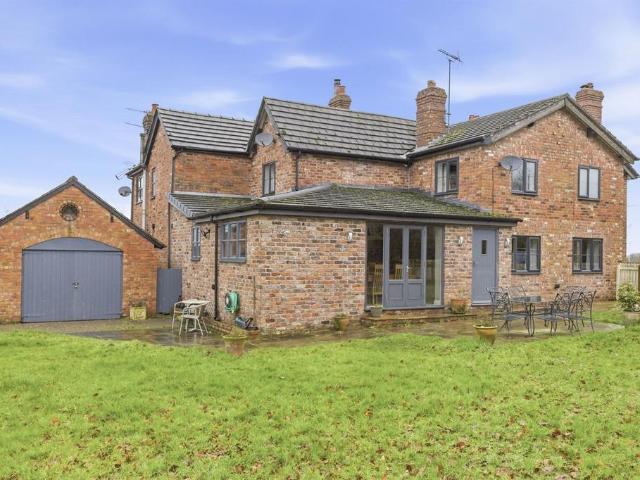 House for sale in Tarporley, Clotton