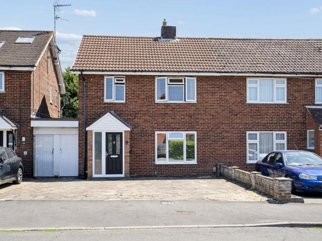 House for sale in Batchworth, Hertfordshire