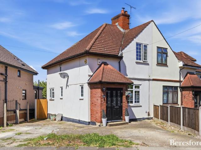 House for sale in Rush Green, Greater London