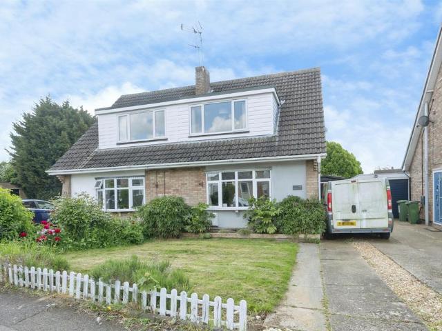 House for sale in Whetstone, Pinfold