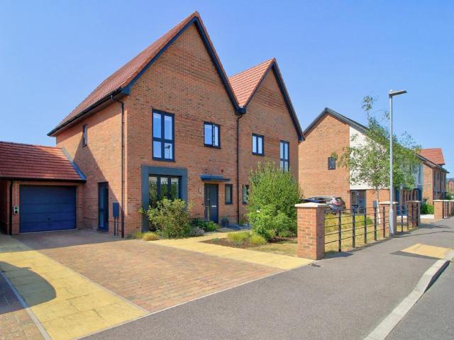 House for sale in Buckler's Park, Crowthorne