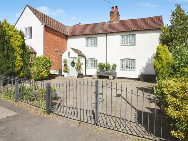House for sale in Camp Hill, Warwickshire