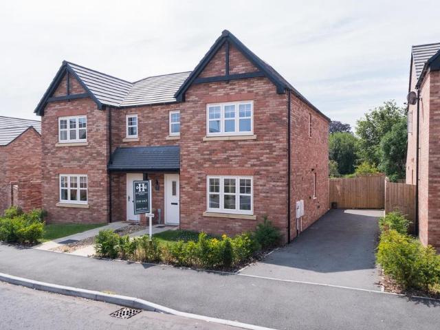 House for sale in Chorlton Lane, Cheshire