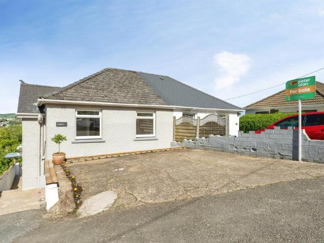 House for sale in Pontarddulais, Wales