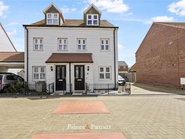 House for sale in Dale Hill, Essex