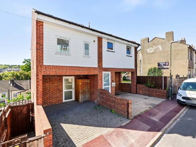 House for sale in Luton, Chatham