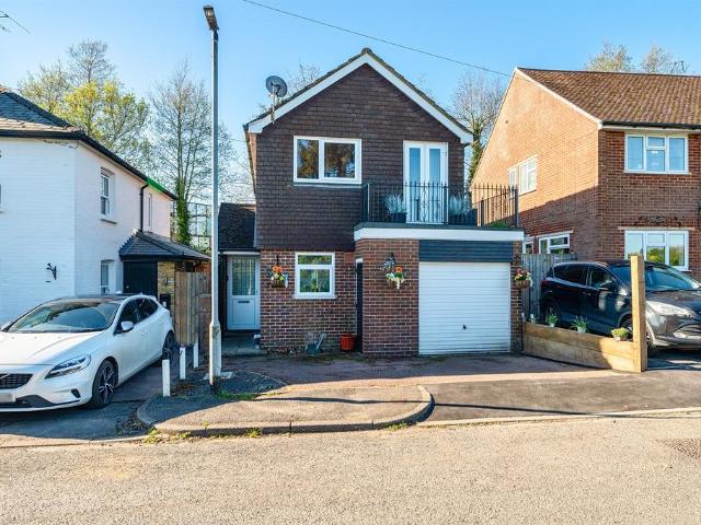 House for sale in Cox Green