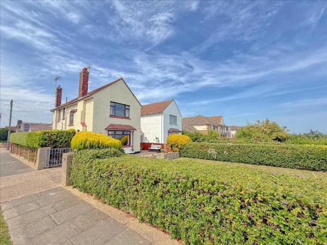 House for sale in Frinton and Walton, Dale Hill