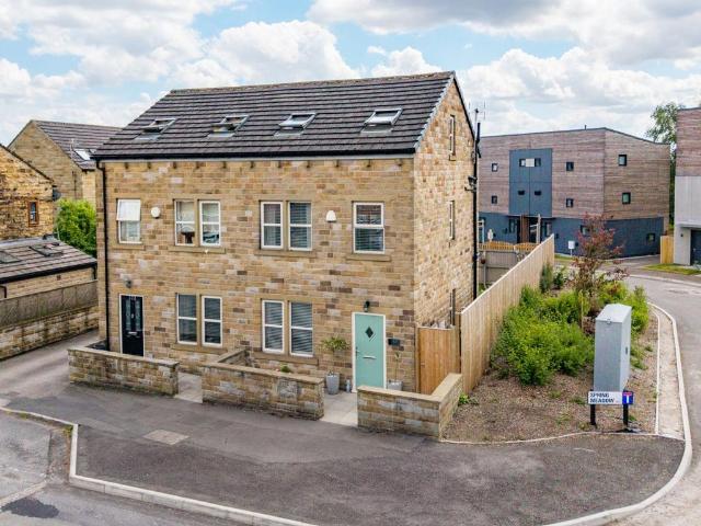 House for sale in Drighlington, Adwalton