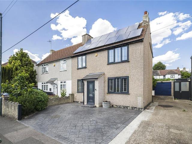 House for sale in Barnes Cray, Greater London
