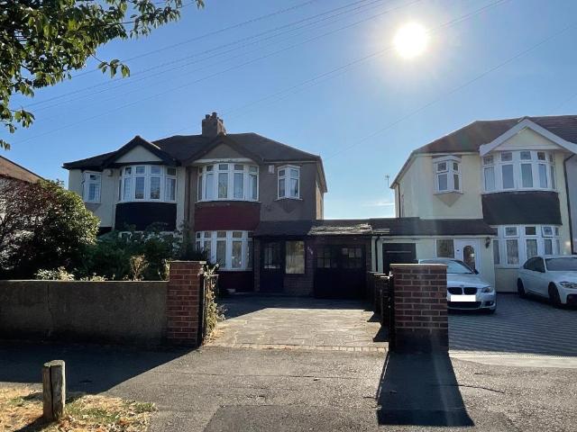 House for sale in Rainham, Greater London