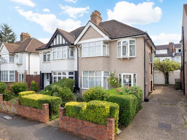 House for sale in Rosehill, Greater London
