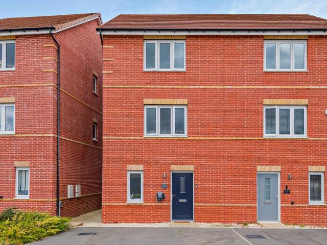 House for sale in Glasshoughton, North Featherstone