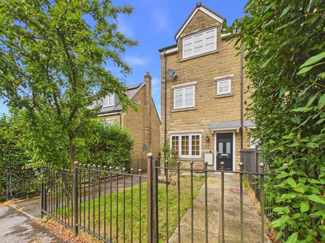 House for sale in Burbage, Charlesworth