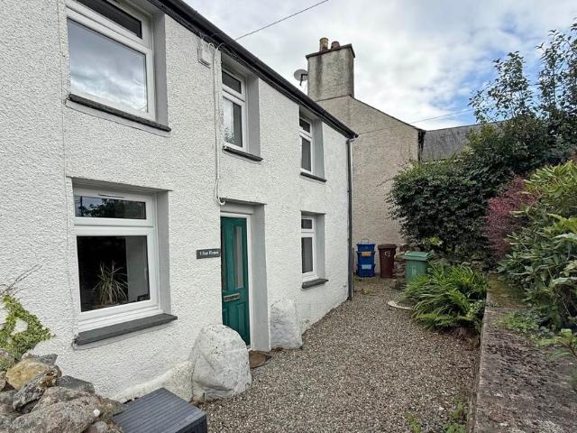 House for sale in Llanllyfni, Wales