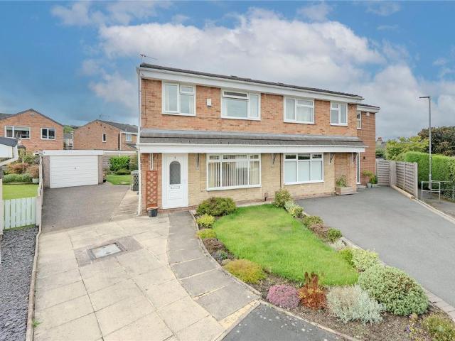 House for sale in Calverley, West Yorkshire