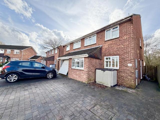 House for sale in Heol-las, Surrey