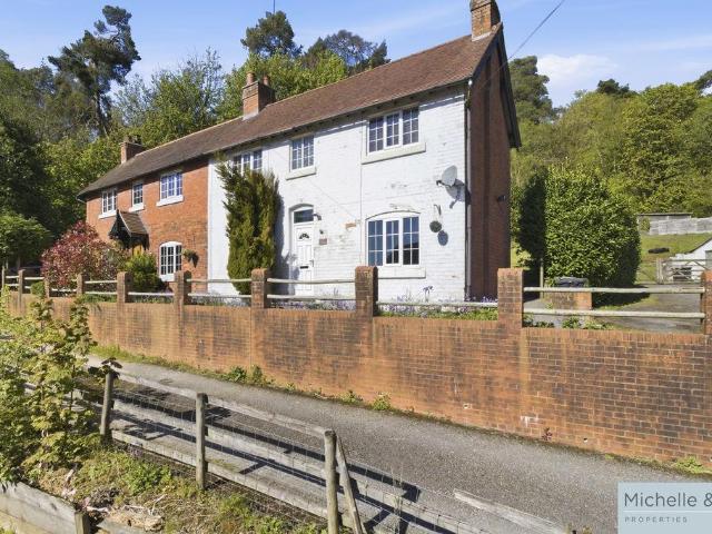 House for sale in Bromsgrove, Worcestershire