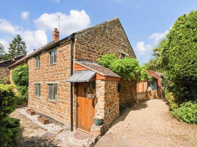 House for sale in Evershot, Oxfordshire