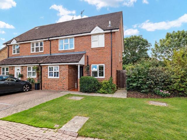 House for sale in Burstow, Hillview