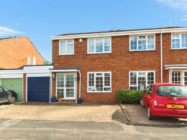 House for sale in Green Close, Warwickshire